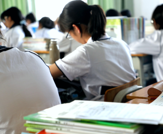 双减要有效减轻义务教育阶段学生过重作业和校外训练