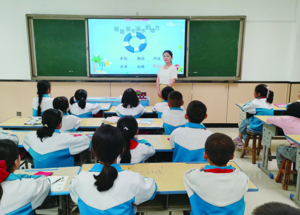 一切为学生的终身发展负责才能创造适合学生发展的优质教育 一切为学生的终身发展负责才能创造适合学生发展的优质教育